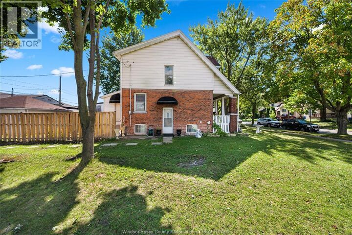 Property Photo:  908 Oak Street  ON N9A 5G2 