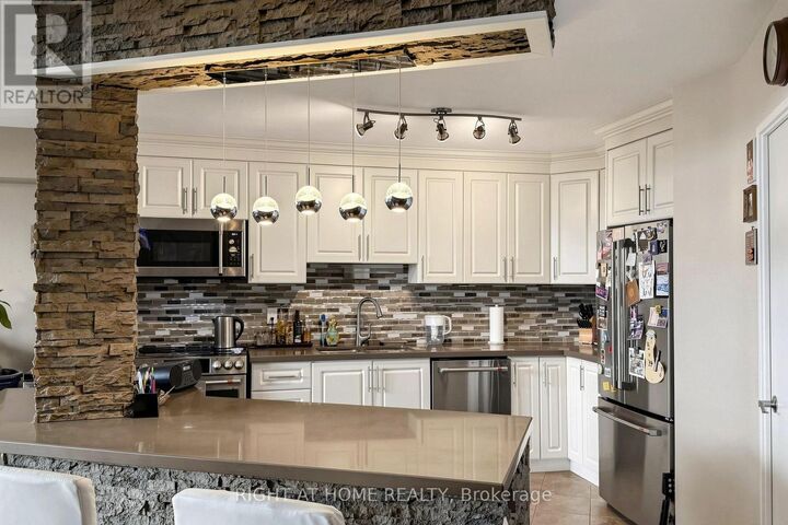 Property Photo:  15 Vicora Linkway 1116  ON M3C 1A8 