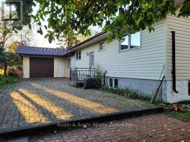 Property Photo:  66 Ross Street West  ON P8N 1V3 