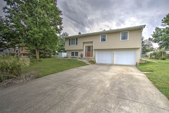 Property Photo:  1325 Nolan Court  IL 62549 