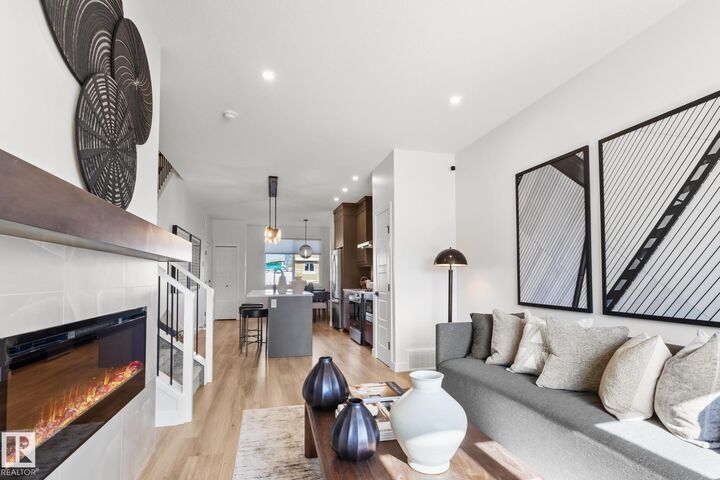 Property Photo: 12527 34 Avenue SW AB T6W 5Z8