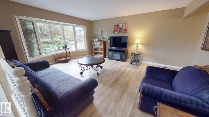 Property Photo:  9813 152 Street NW  AB T5P 1X2 
