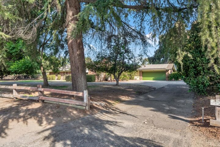 Property Photo:  5309 E White Avenue  CA 93727 