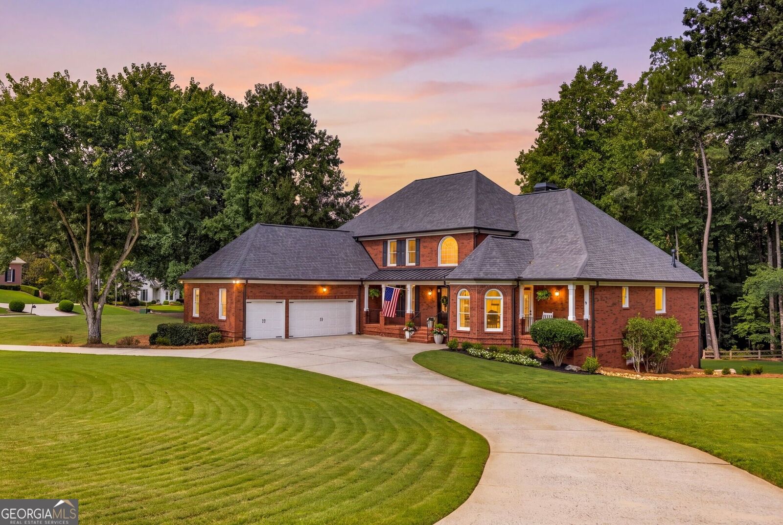 Property Photo:  190 Oakhurst Leaf Drive  GA 30004 