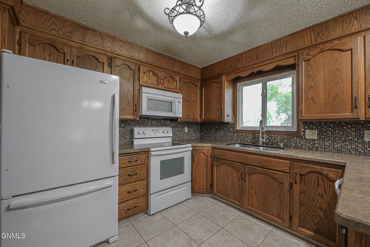 Property Photo:  1998 20th Street  ND 58501 