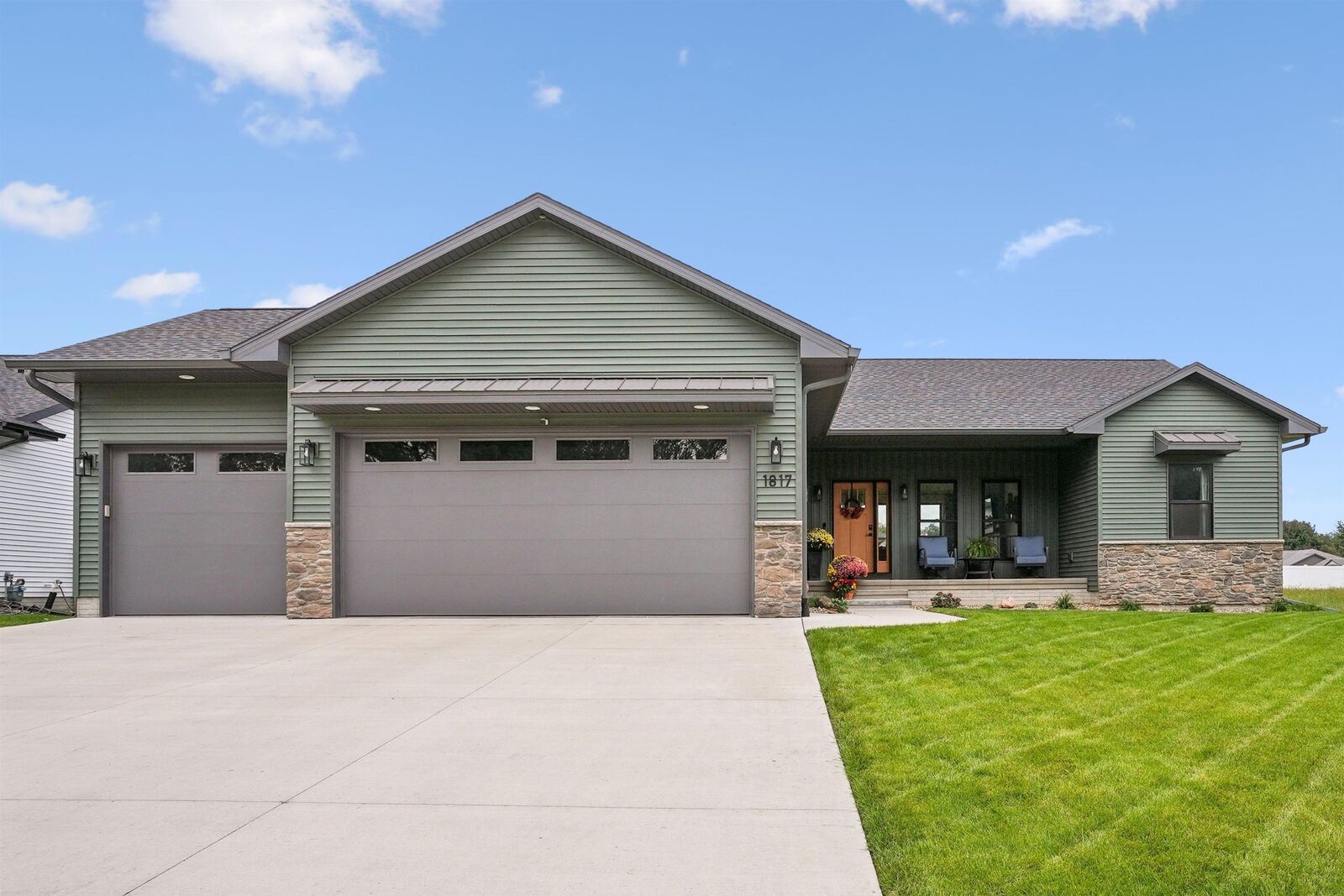 Property Photo:  1817 Ashworth Drive  IA 50613 