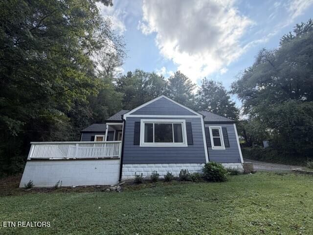 Property Photo:  320 Cypress St  KY 40977 