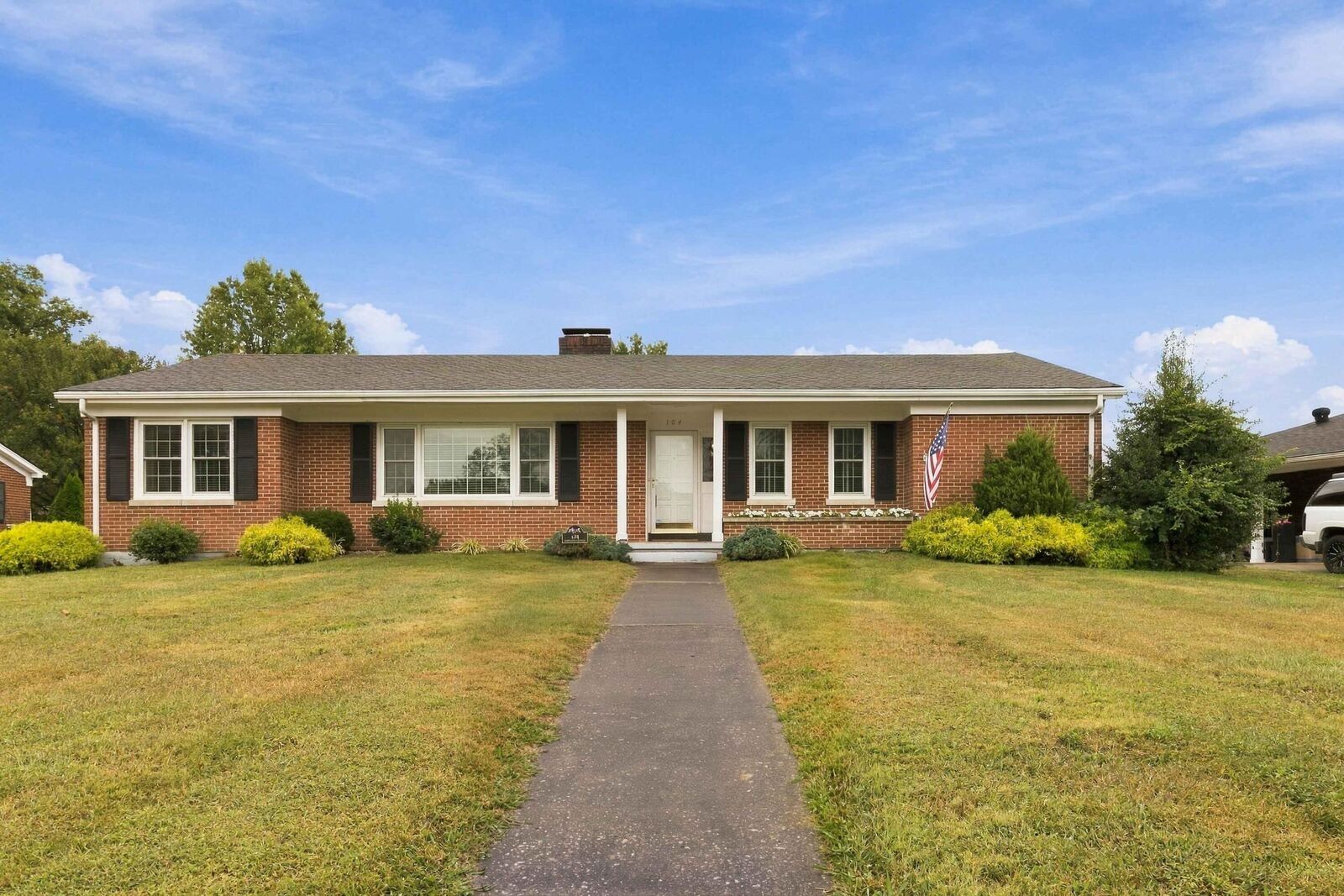 Property Photo:  104 N Porter Drive  KY 40475 