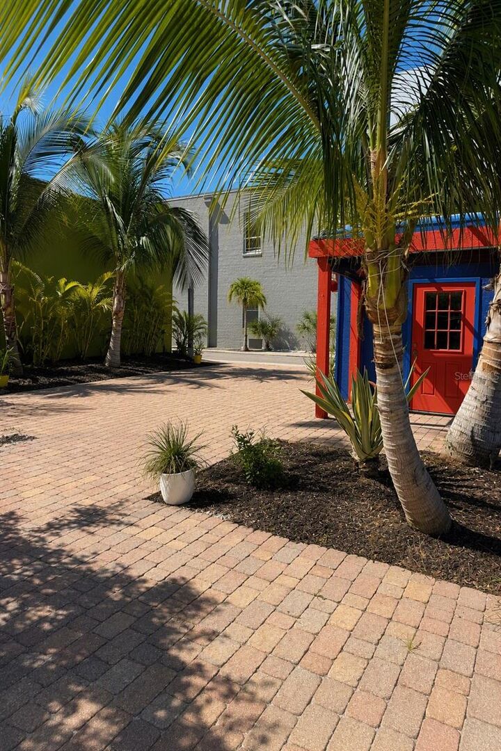 Property Photo: 401 Burns Court FL 34236