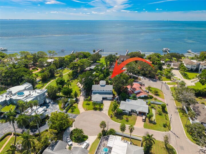 Property Photo: 874 Serpentine Drive S FL 33705