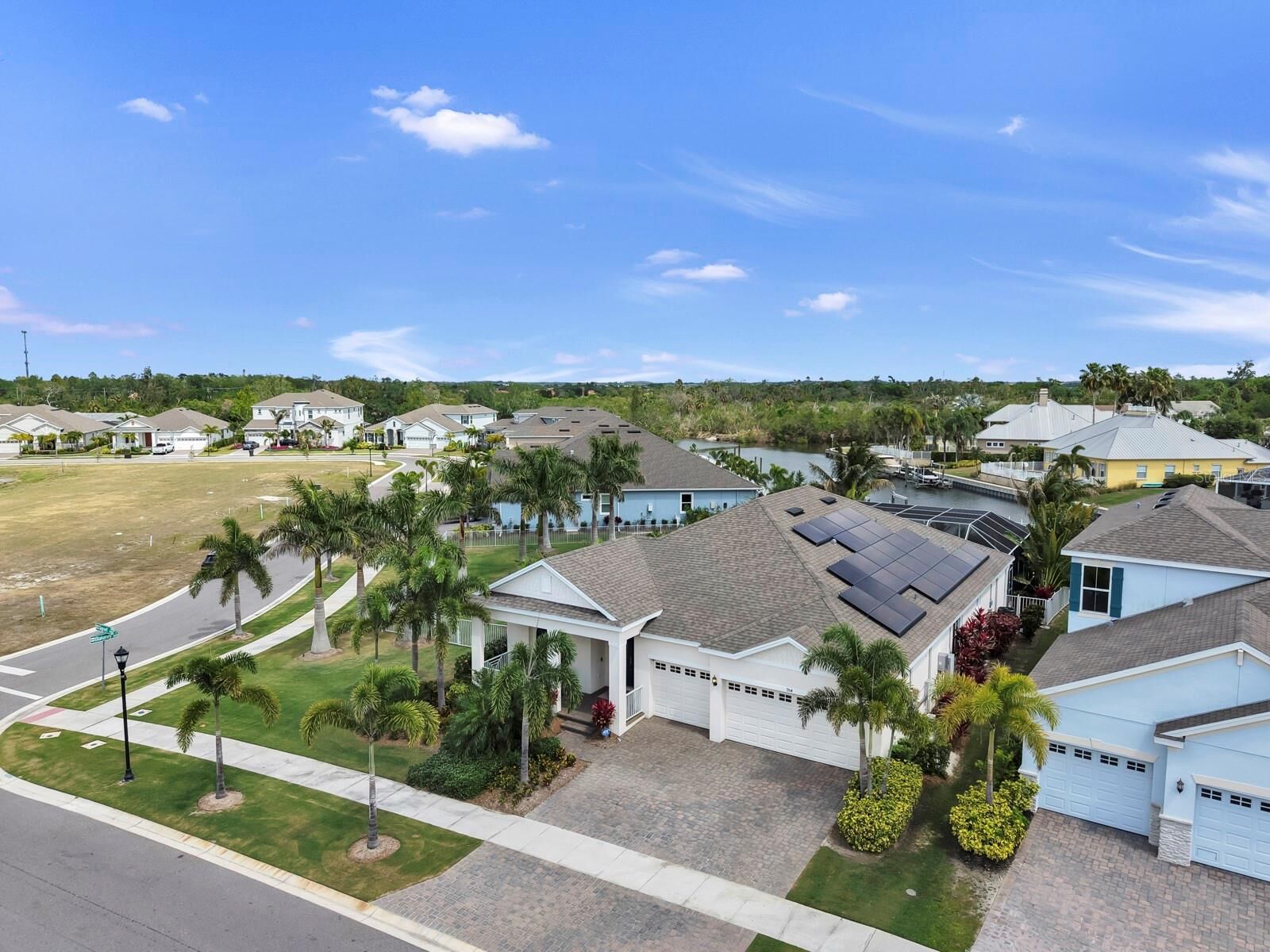 Property Photo:  954 Signet Drive  FL 33572 