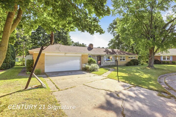 Property Photo:  40 Shadyside Court  MI 48638 