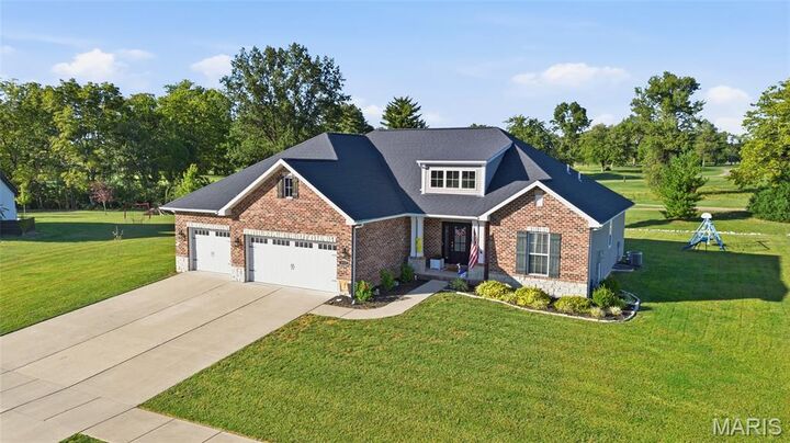 Property Photo:  3717 Golfview Circle  IL 62221 