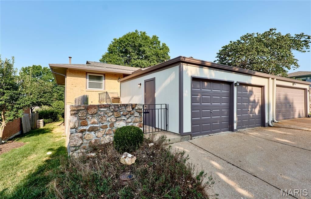 Property Photo:  987 Barbizon Drive  MO 63021 