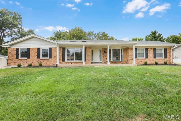 Property Photo:  214 Glen Cove Drive  MO 63017 
