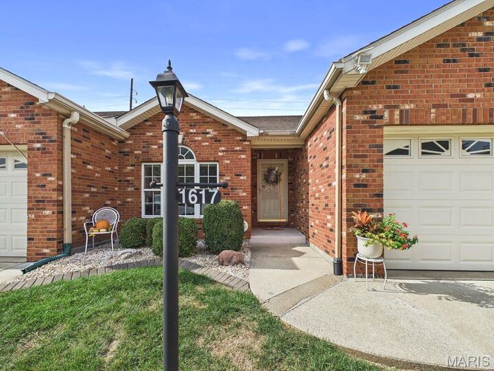 Property Photo:  1617 Mont Vista Avenue  IL 62035 