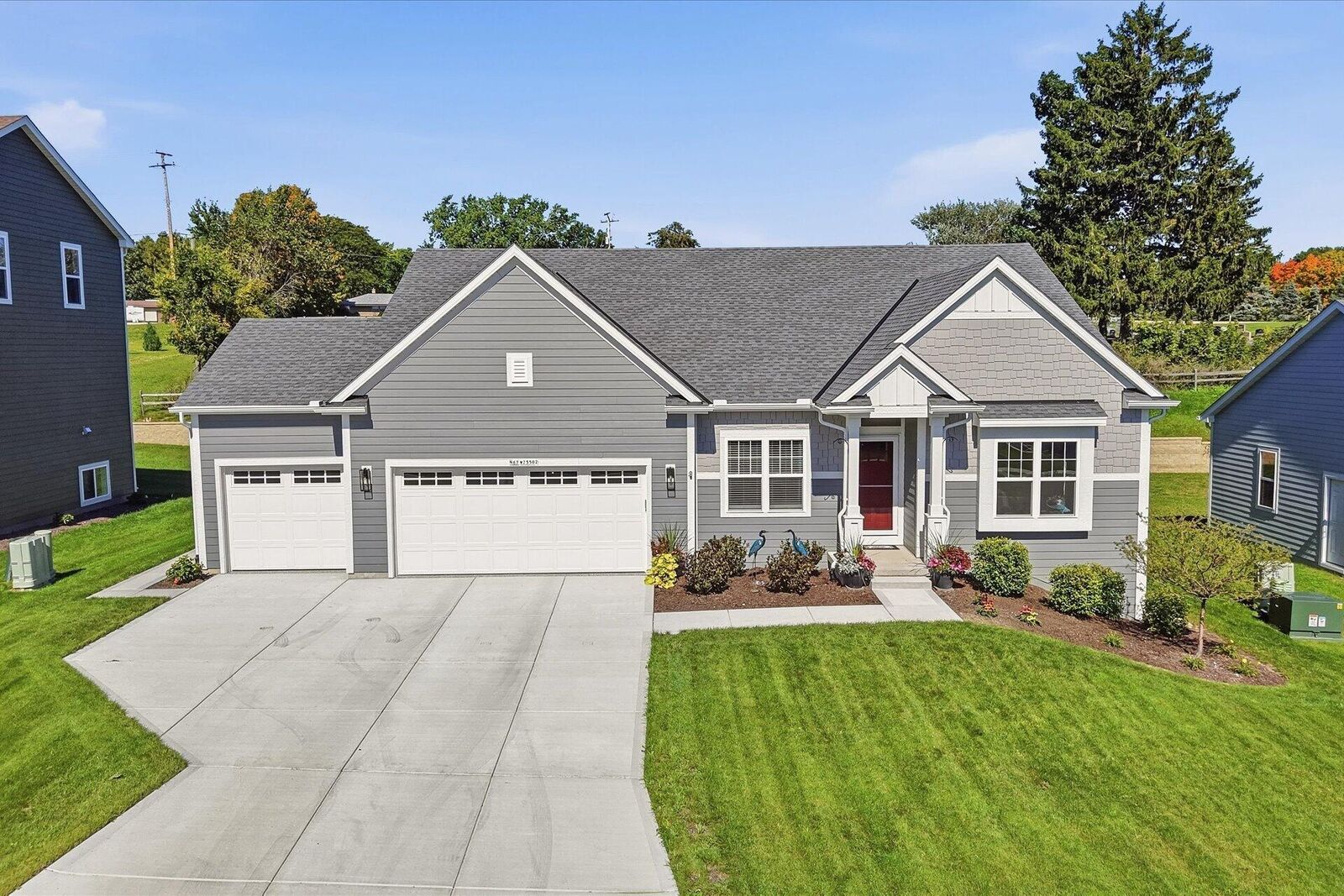 Property Photo:  N67w25502 Vail Ln  WI 53089 