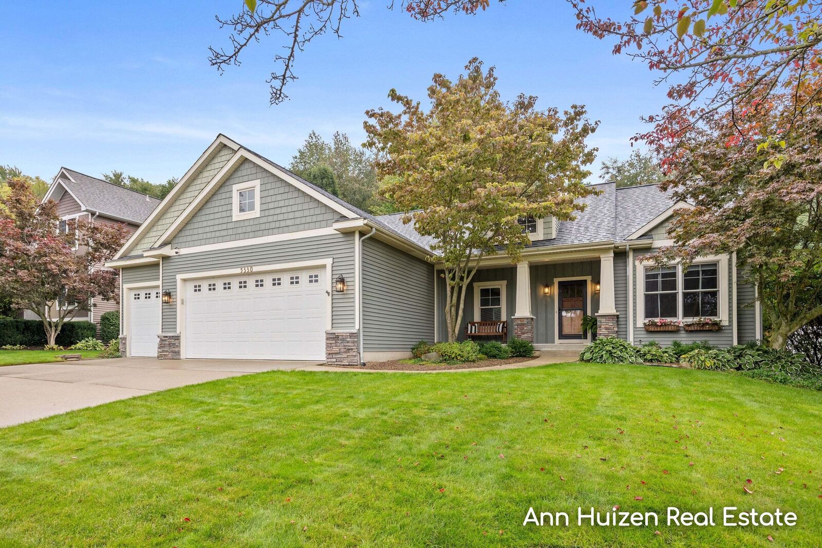 Property Photo:  5330 Stevendale Drive  MI 49426 