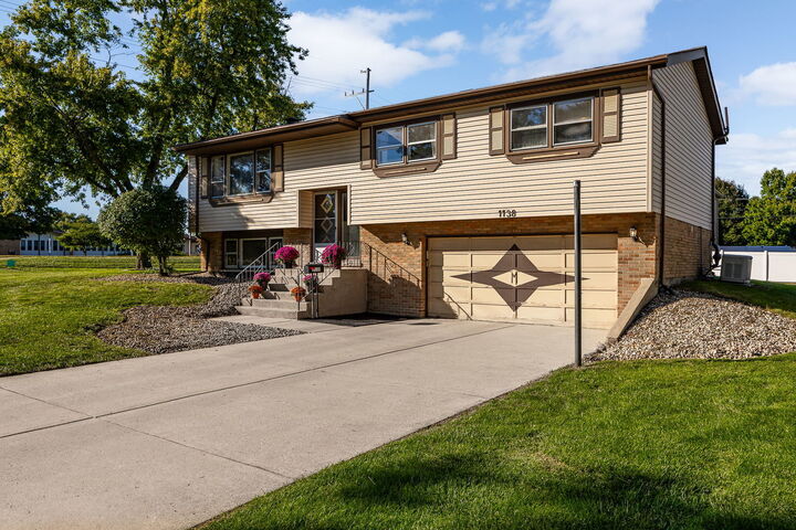 Property Photo:  1138 Timber Lane  IL 60561 