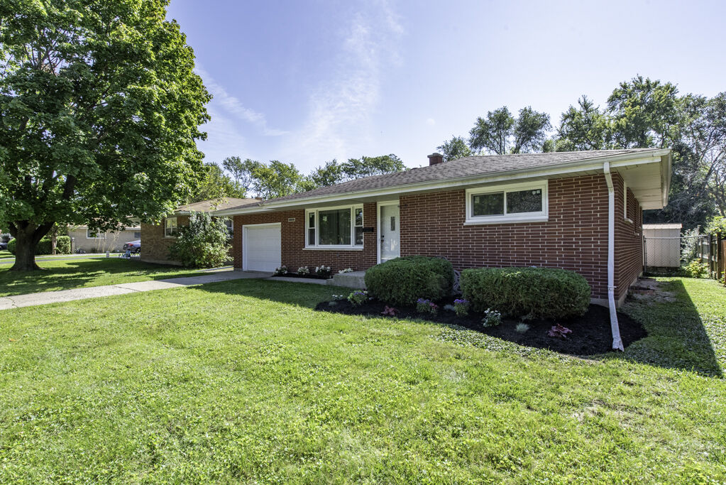 Property Photo:  2701 Brnot Avenue  IL 60087 