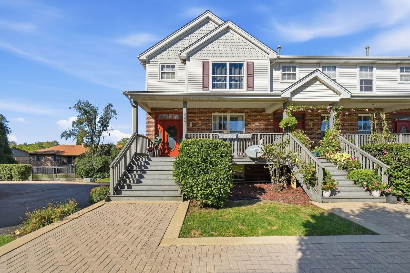 Property Photo:  