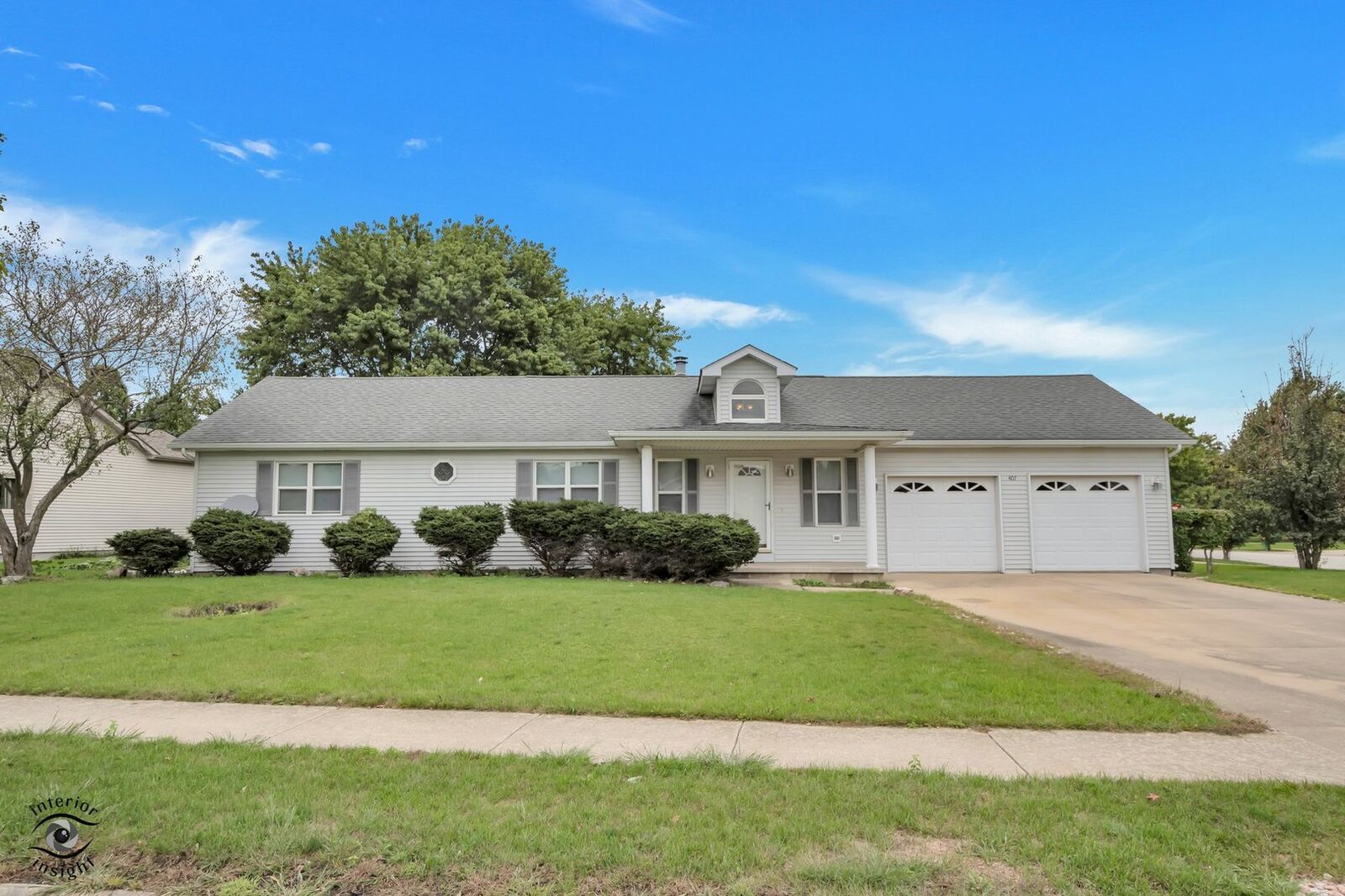 Property Photo:  407 Sorin Circle  IL 60950 
