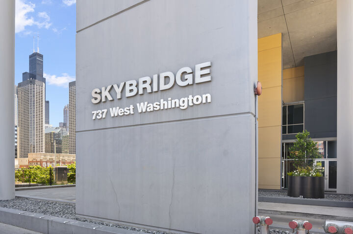 Property Photo:  737 W Washington Boulevard 3607  IL 60661 