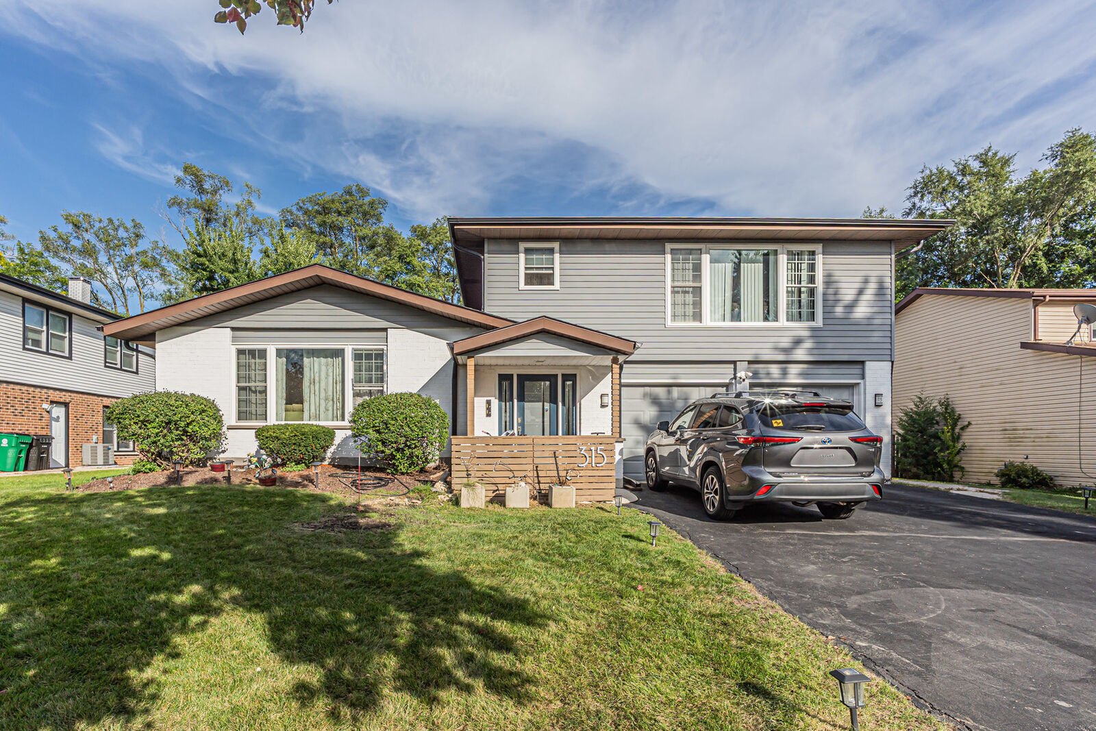 Property Photo: 315 Morningside Drive IL 60108