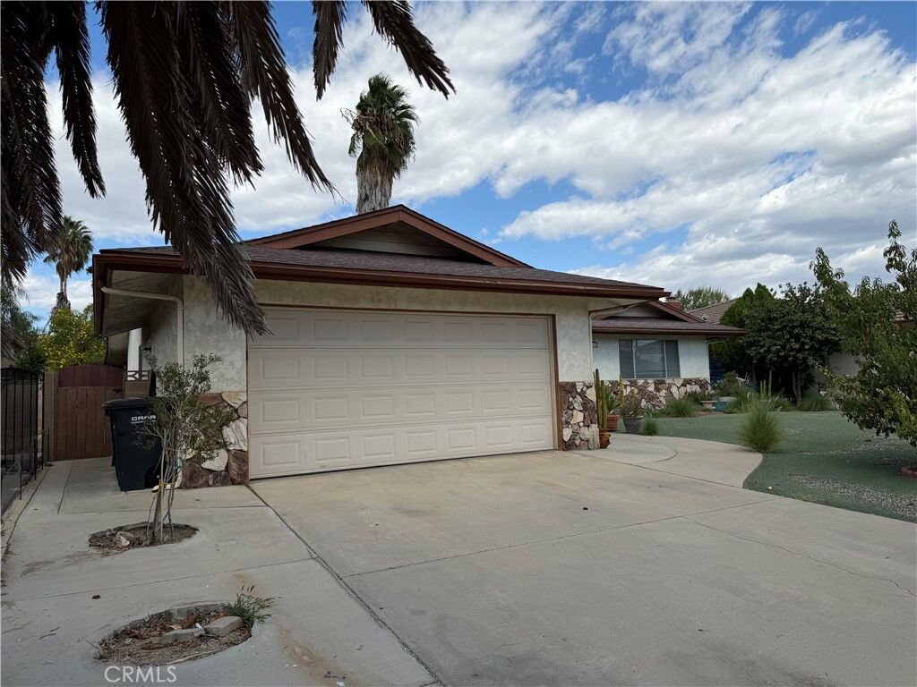 Property Photo:  672 Central Avenue W  CA 92543 
