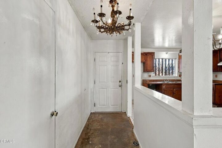 Property Photo:  1819 La Puerta Avenue  CA 93030 
