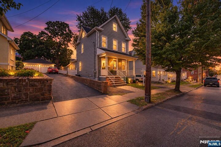 Property Photo:  88 Boiling Springs Avenue  NJ 07073 