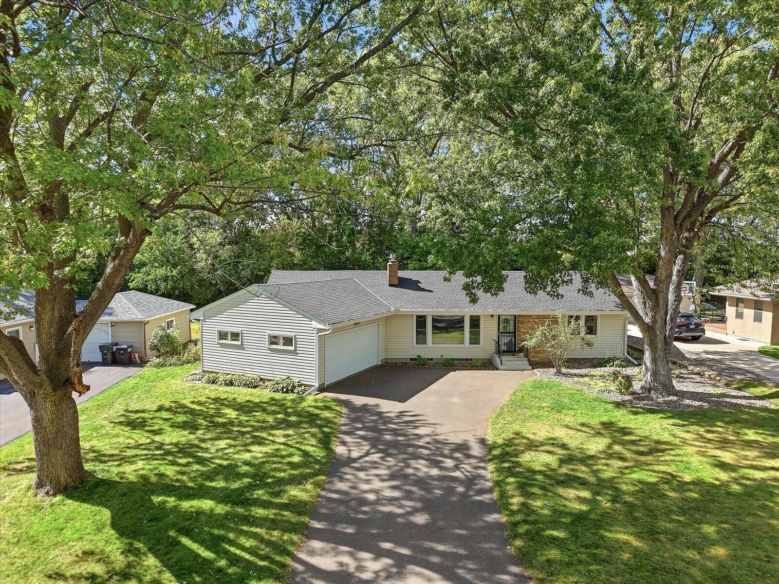 Property Photo:  2209 Midlothian Road  MN 55113 