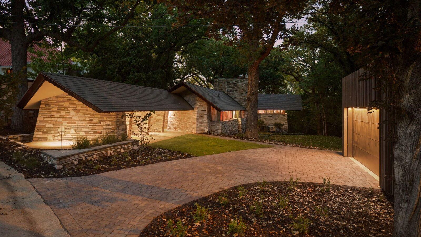 Property Photo:  2801 Burnham Boulevard  MN 55416 