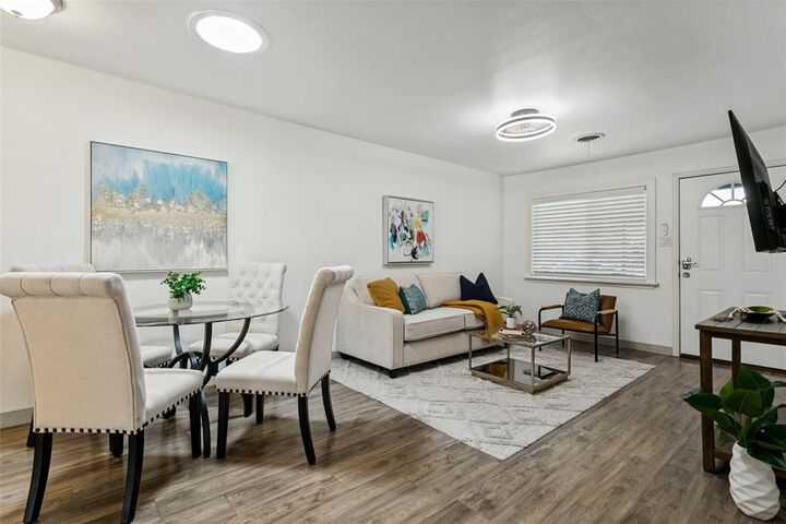 Property Photo: 403 E Franklin Street TX 76051