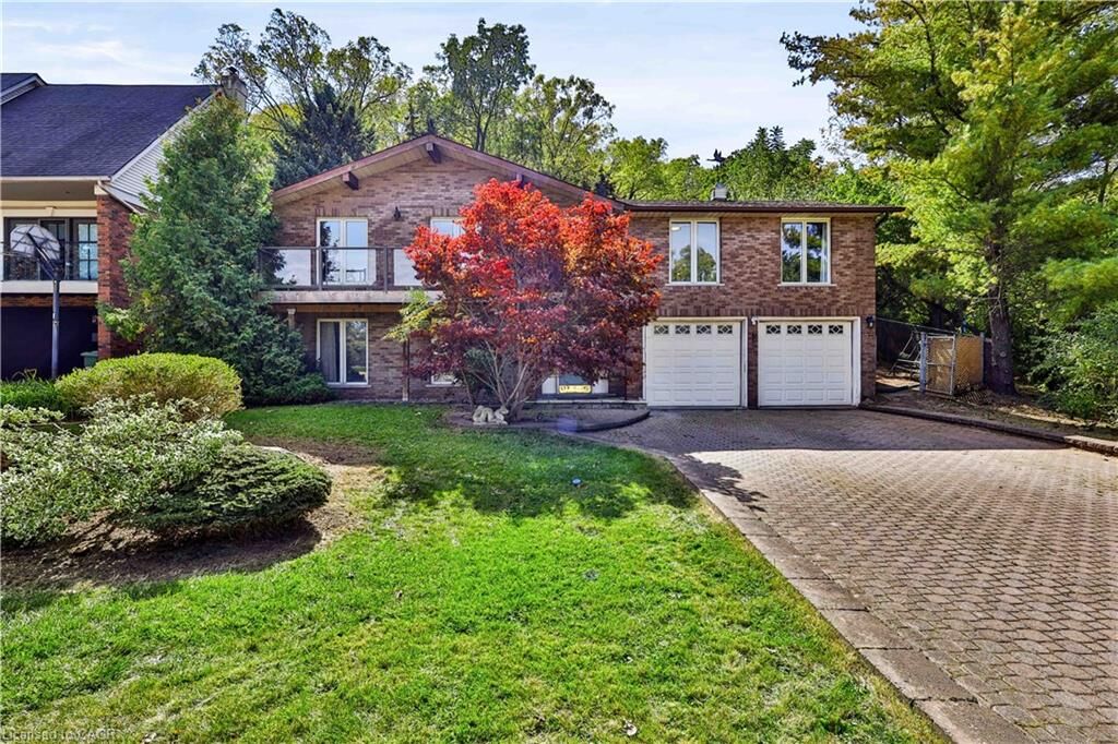 Property Photo: 22 Oakridge Drive ON L8G 2T6