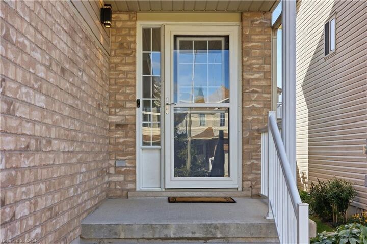 Property Photo:  15 Cannes Street  ON N2R 1V9 