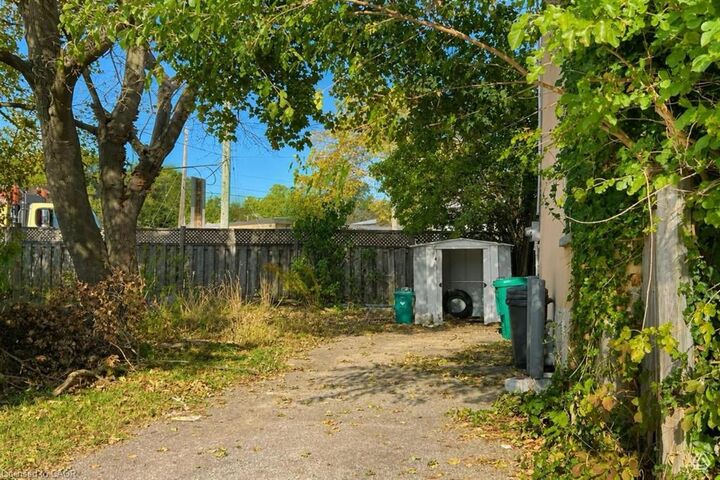 Property Photo:  199 St Andrews Street  ON N1S 1N4 