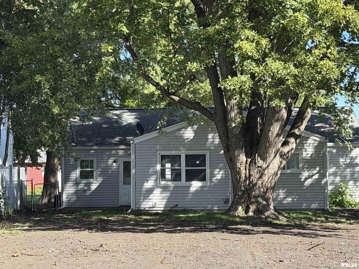 Property Photo: 1702 Brown Avenue IL 61401