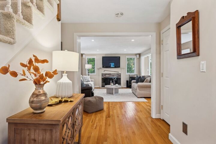 Property Photo:  4 Cleek Court 4  MA 01864 
