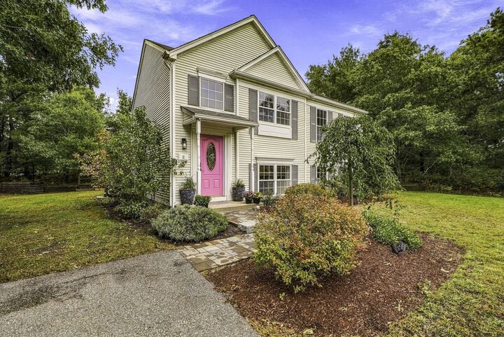Property Photo:  8 Thompson Cir  MA 02360 