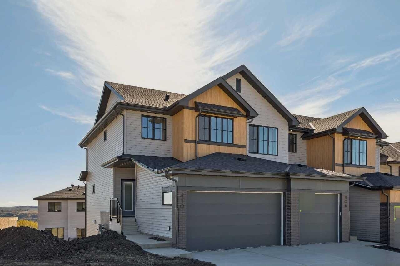 Property Photo:  410 Heritage Boulevard  AB T4C 0L3 