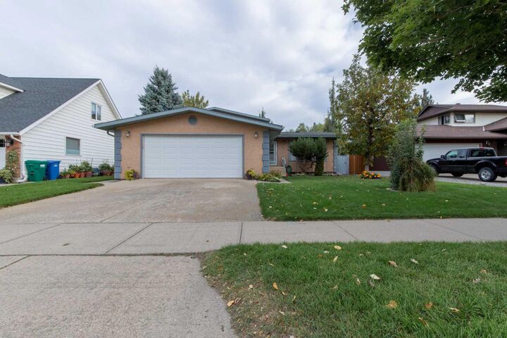 Property Photo:  3905 23 Avenue S  AB T1K 3T5 