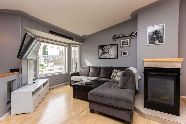 Property Photo:  127 Dolan Close  AB T4R 3A3 