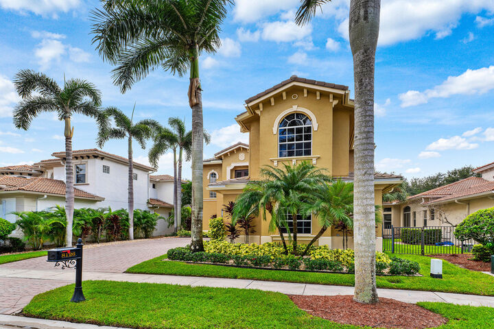Property Photo:  8126 Valhalla Drive  FL 33446 