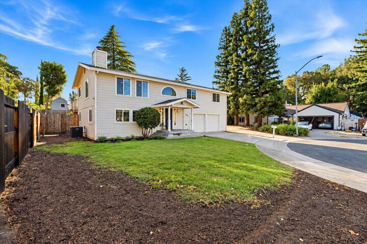 Property Photo: 305 Castle Court CA 95678