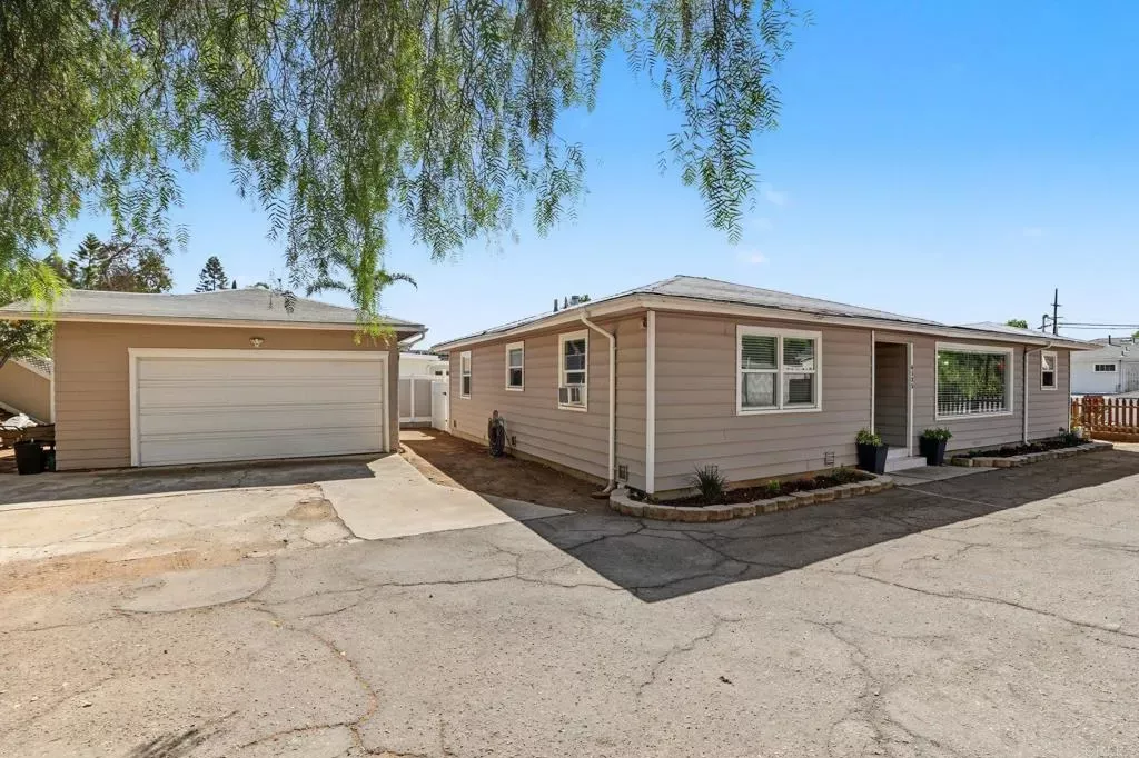 Property Photo: 4135 N Cordoba Ave CA 91977