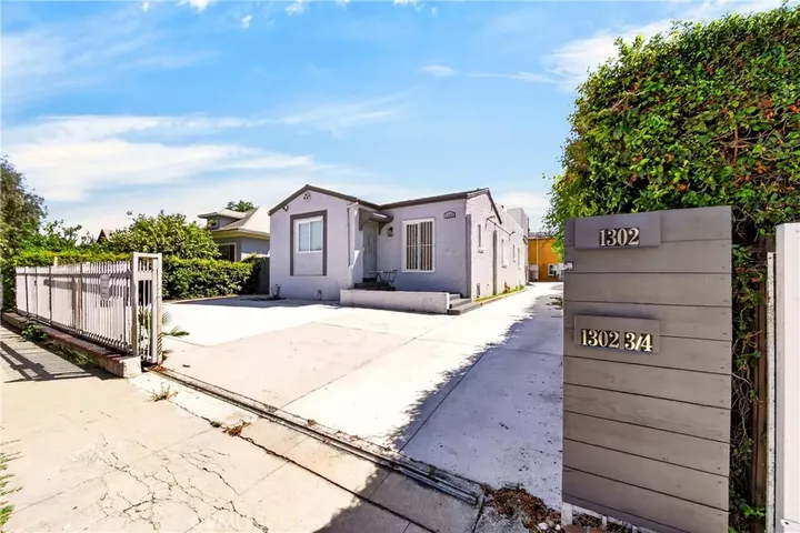 Property Photo:  1302 W 35th  CA 90007 