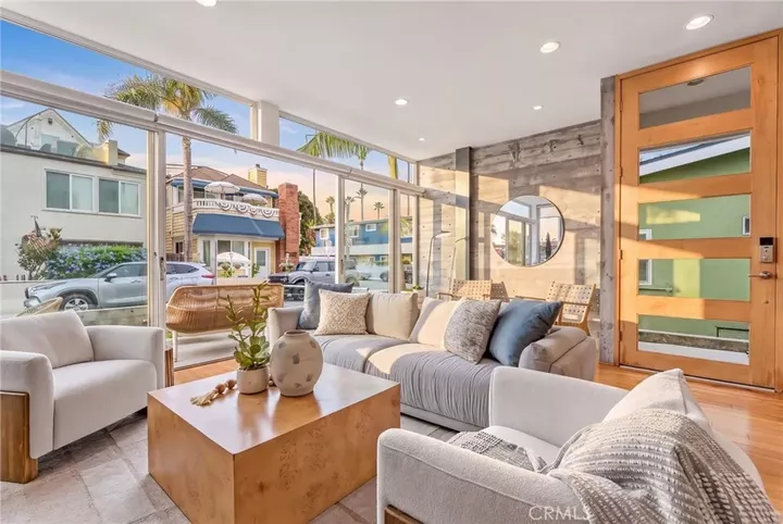 Property Photo:  210 43rd Street  CA 92663 