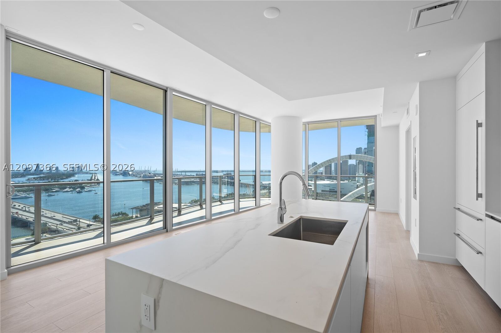Property Photo:  1400 Biscayne Blvd 2601  FL 33132 
