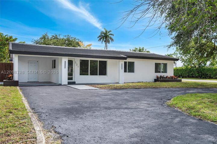 Property Photo: 321 NW 36th St FL 33309